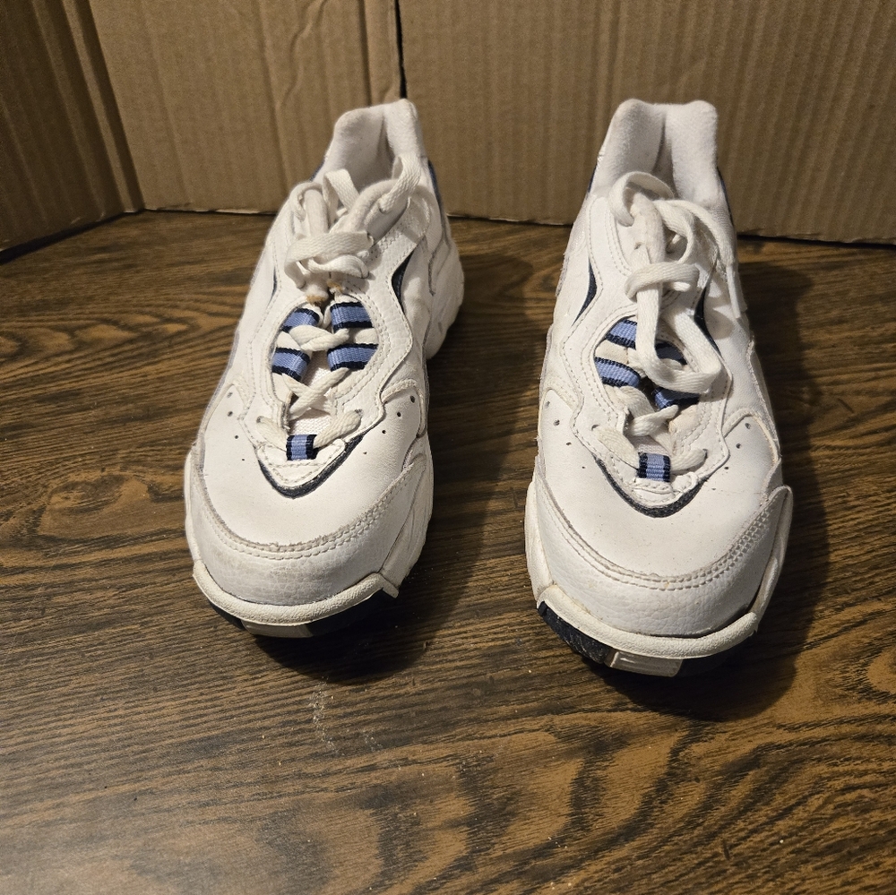 Womens Reebok white shoes